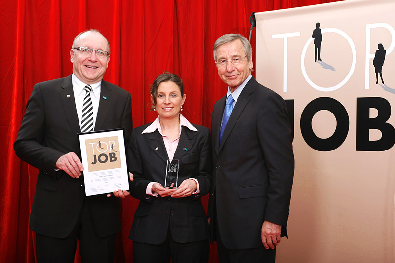 Verleihung des Top-Job-Gütesiegels: v.l.n.r. Rüdiger Zeyen, Nicole Goebel, Wolfgang Clement Verleihung des Top-Job-Gütesiegels: v.l.n.r. Rüdiger Zeyen, Nicole Goebel, Wolfgang Clement