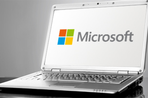 Bild: Laptop mit Microsoft-Logo Bild: Laptop mit Microsoft-Logo