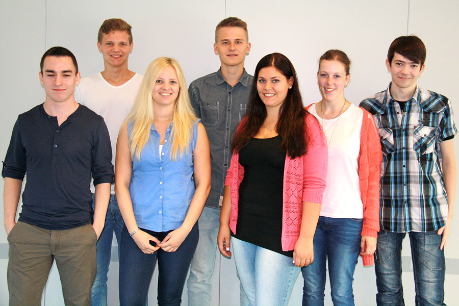 Die CONET-Auszubildenden 2014 (v.l.): Maximilian John (Fachinformatiker der Fachrichtung Systemintegration), Raphael Frank (Kaufmann für Büromanagement), Sarah Marsch (Kauffrau für Büromanagement), Valentin Himmel (dualer Studiengang mit Ausbildung zum Fachinformatiker der Fachrichtung Anwendungsentwicklung), Judith Bertuleit (Personaldienstleistungskauffrau), Sarah Hecker (Kauffrau für Büromanagement), Yannick Dohrmann (Fachinformatiker der Fachrichtung Systemintegration) - Bildquelle: CONET Die CONET-Auszubildenden 2014 (v.l.): Maximilian John (Fachinformatiker der Fachrichtung Systemintegration), Raphael Frank (Kaufmann für Büromanagement), Sarah Marsch (Kauffrau für Büromanagement), Valentin Himmel (dualer Studiengang mit Ausbildung zum Fachinformatiker der Fachrichtung Anwendungsentwicklung), Judith Bertuleit (Personaldienstleistungskauffrau), Sarah Hecker (Kauffrau für Büromanagement), Yannick Dohrmann (Fachinformatiker der Fachrichtung Systemintegration) - Bildquelle: CONET