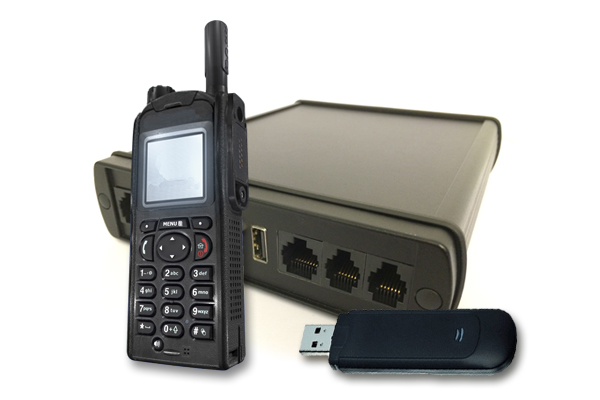 Bild: Der CONET Mobile Radio Connector (MRC) der CONET UC Radio Suite mit TETRA-Funkgerät und GSM-Stick Bild: Der CONET Mobile Radio Connector (MRC) der CONET UC Radio Suite mit TETRA-Funkgerät und GSM-Stick