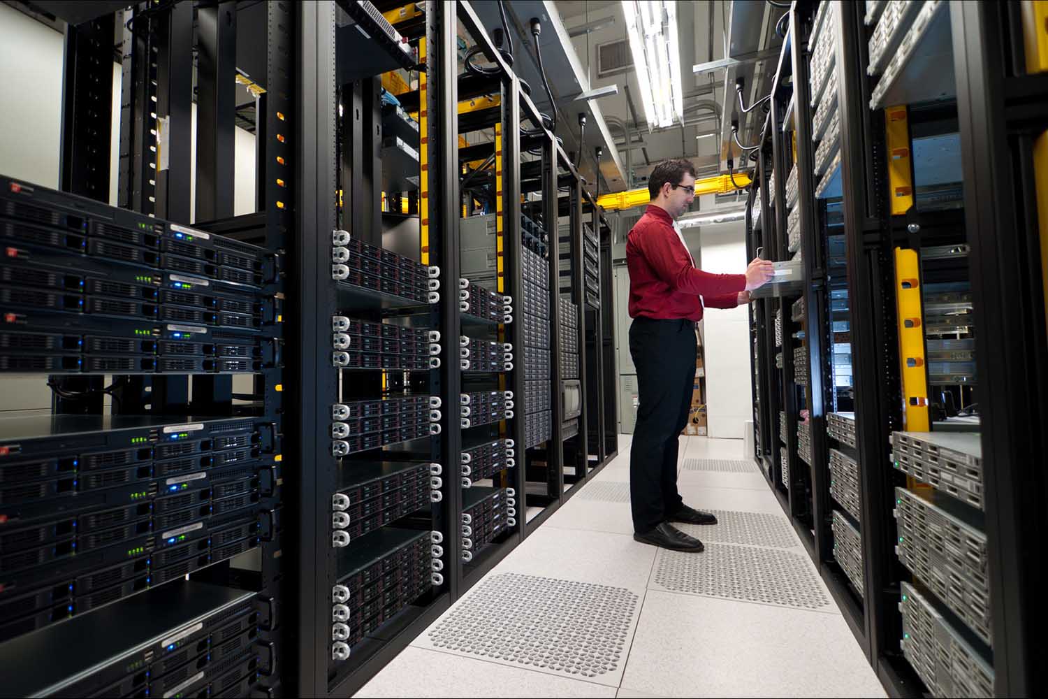 Wir schaffen mit zuverlässigen IT-Infrastrukturen das stabile Fundament für Ihren Erfolg! Wir schaffen mit zuverlässigen IT-Infrastrukturen das stabile Fundament für Ihren Erfolg!