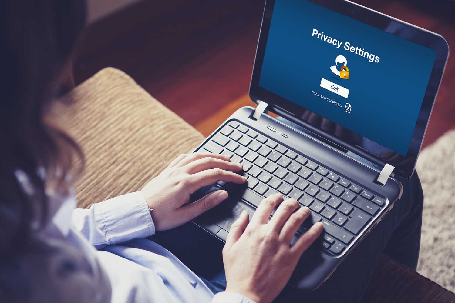 Ein zentrales Identity Management bildet den Mittelpunkt einer zeitgemäßen IT-Infrastruktur Ein zentrales Identity Management bildet den Mittelpunkt einer zeitgemäßen IT-Infrastruktur