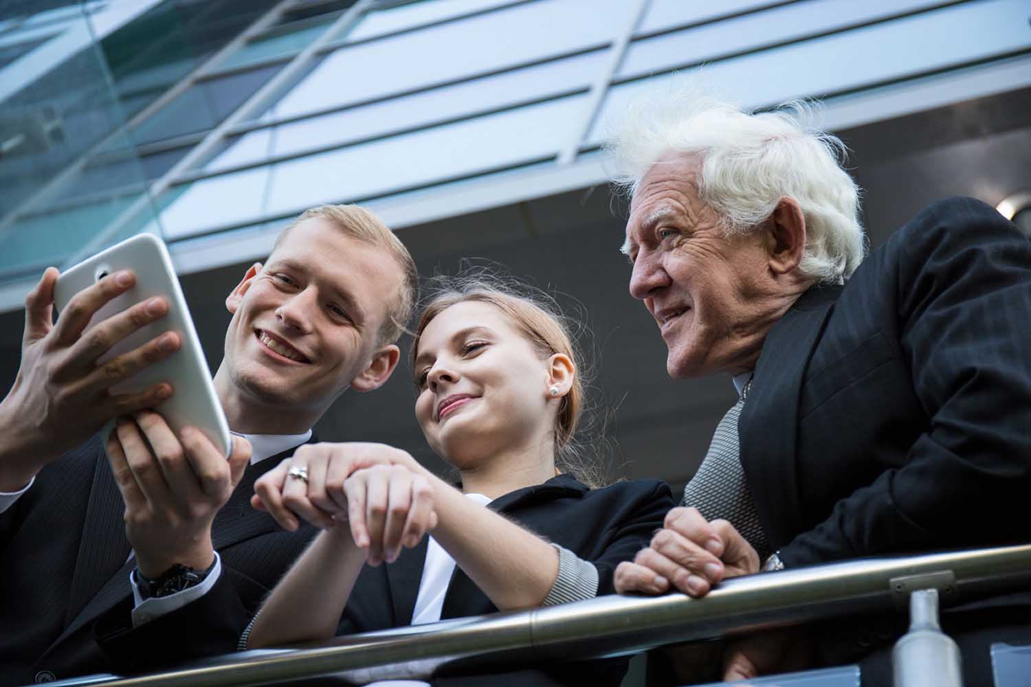 Bei CONET arbeiten Menschen für und mit Menschen Bei CONET arbeiten Menschen für und mit Menschen