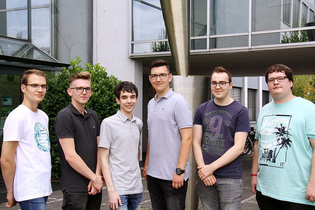 Die neuen CONET-Auszubildenden (v.l.n.r.): Fabian Söffler, Denis Emmrich, Fabian Dohrmann, Niklas Mülln, Christian Burger und Tim Benkler. Anke Langrehr konnte auf dem Foto leider nicht dabei sein. Die neuen CONET-Auszubildenden (v.l.n.r.): Fabian Söffler, Denis Emmrich, Fabian Dohrmann, Niklas Mülln, Christian Burger und Tim Benkler. Anke Langrehr konnte auf dem Foto leider nicht dabei sein.