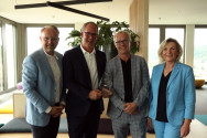 Nikolaus Hagl, Ingo La Roche, Bernd Schmieder und Anke Höfer bei der Übergabe des Awards