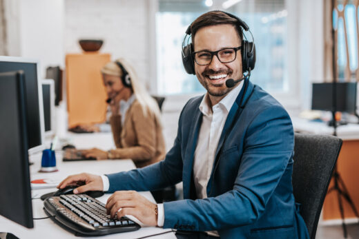 Foto: Contact Center Solutions Beitragsbild Agent mit Headset