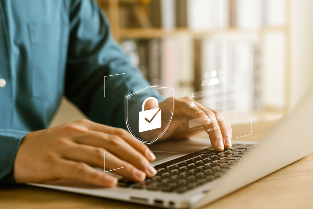 Foto: Cyber Security Notebook mit Schloss