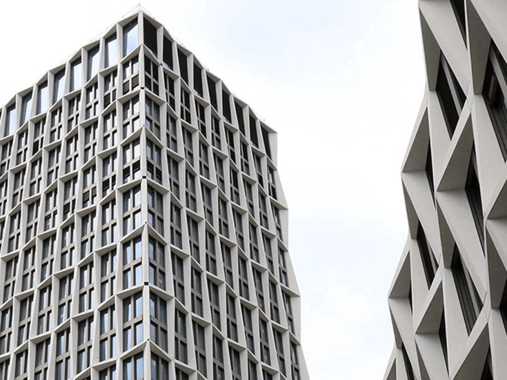 Moderne Gebäude mit markanter Fassadenstruktur im Bonner Bundesviertel.