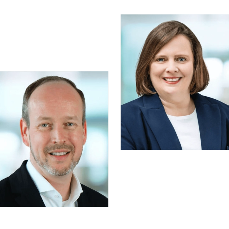 Zwei Portraitfotos von Mitgliedern der Geschäftsführung in formeller Kleidung, vor einem unscharfen Bürohintergrund.